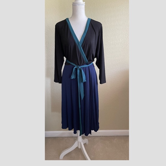 torrid Dresses & Skirts - Torrid Color Block Faux Wrap Dress Size 3X (22-24) Black, Navy and teal